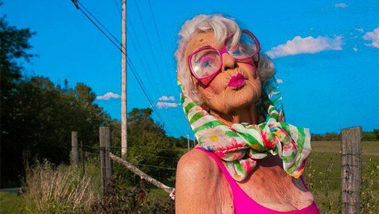 La influencer de 92 años que la rompe en las redes
