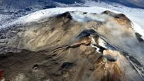 Equipos de emergencia reiteraron la indicación de no traspasar los límites demarcados del volcán Etna. Equipos de emergencia reiteraron la indicación de no traspasar los límites demarcados del volcán Etna.