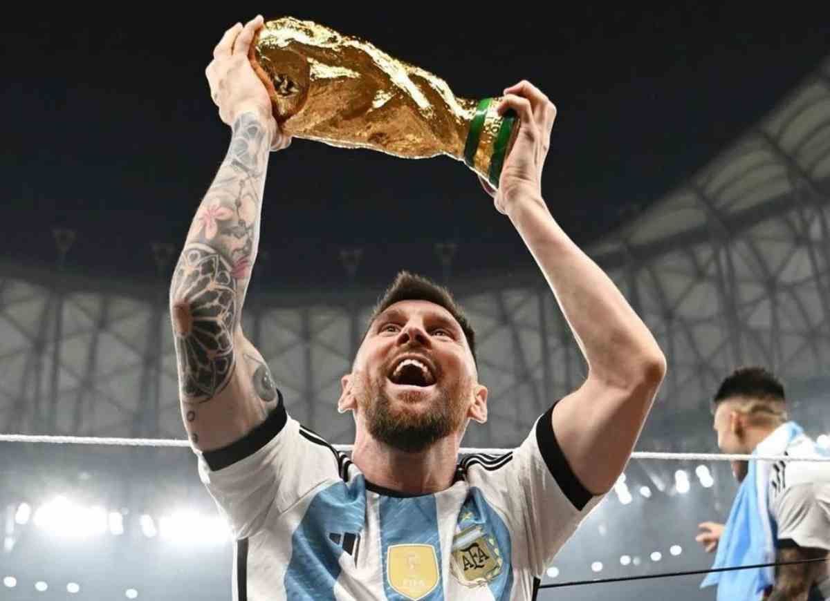 La foto de Messi levantando la Copa del Mundo batió un récord en Instagram