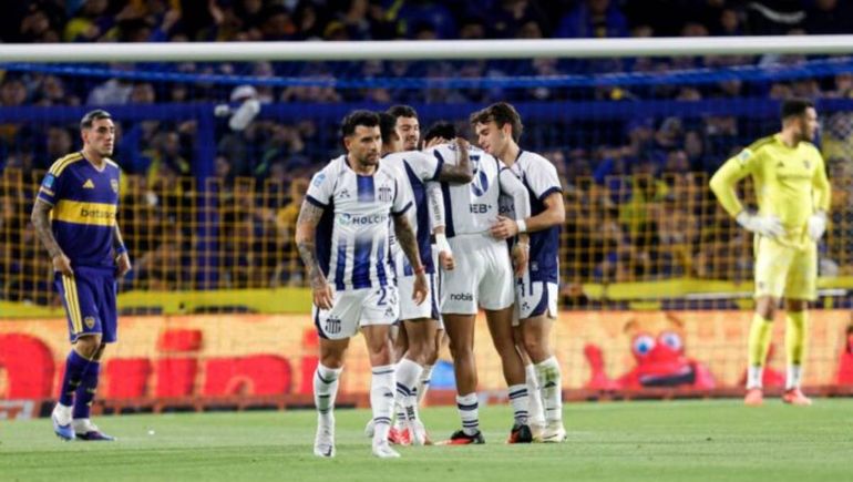Un jugador del fútbol argentino podría ser sancionado por su club por contar que su familia es de Boca: quién es