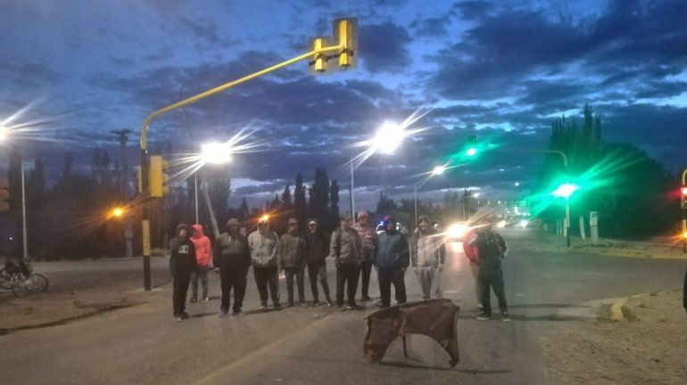 Desocupados cortan la Ruta 22 en Plottier