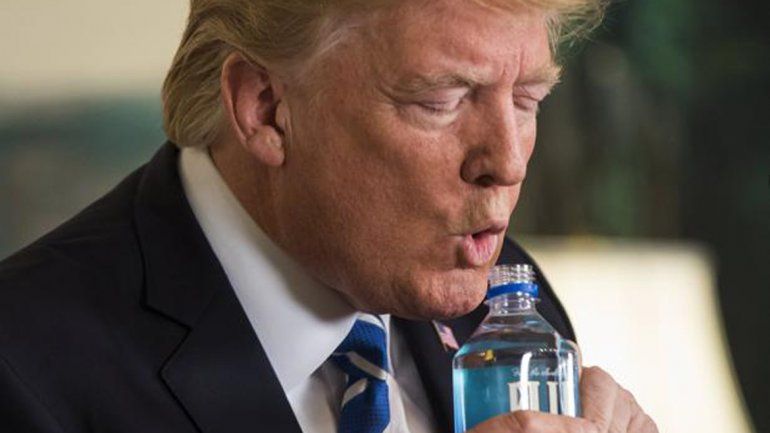 Siempre queda en el centro de la escena