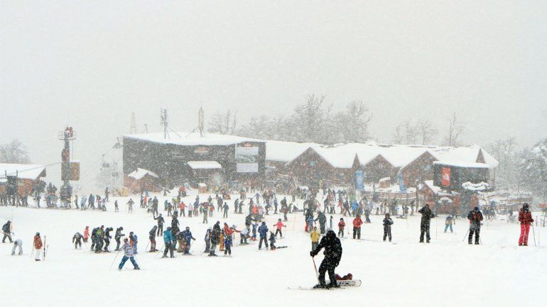 La nieve llegó para quedarse: Chapelco inauguró la temporada de esquí 2016 con miles