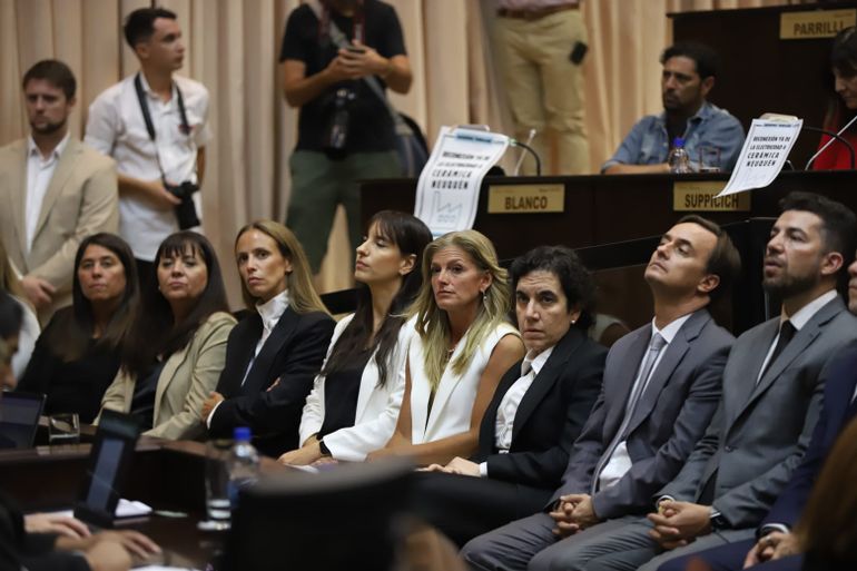 El gabinete provincial acompañó a Rolando Figueroa en su discurso en la Legislatura / Foto