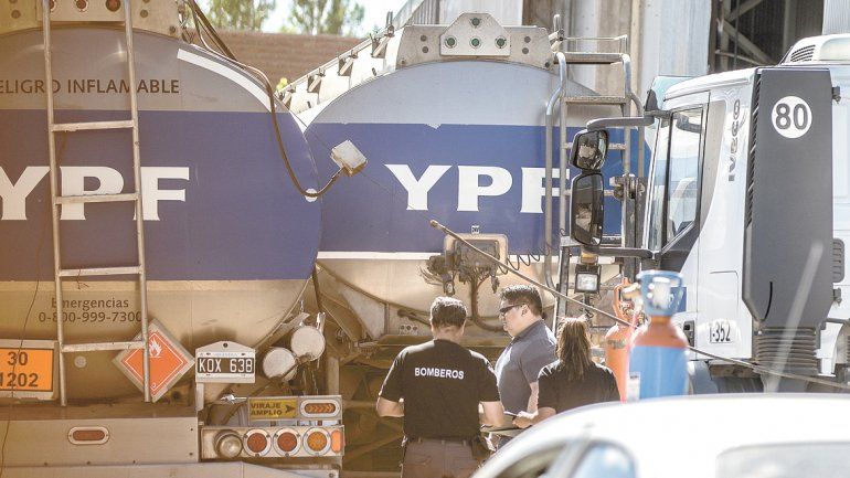 Peritos tratando de determinar las causas de la explosión del jueves.