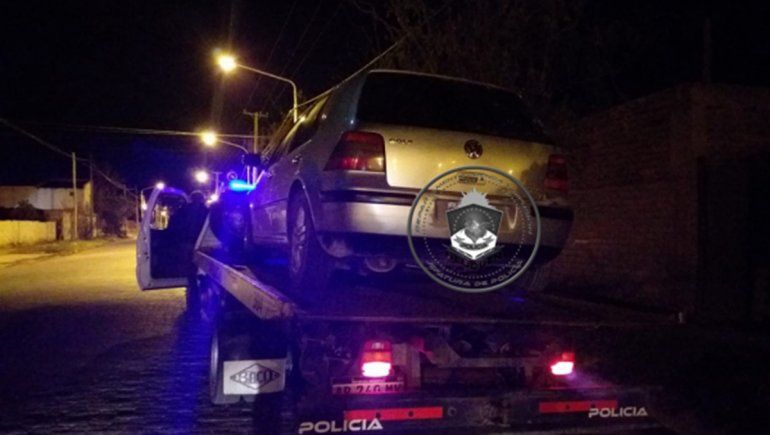 Manejaba borracho, sin licencia y con tres amigos: terminaron demorados