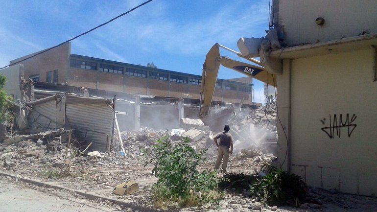 Comenzaron las tareas de demolición de la Cooperativa Obrera.