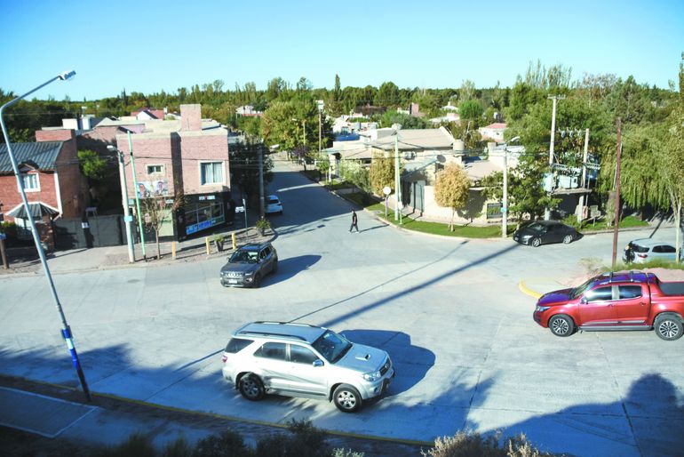 Advierten a vecinos del barrio Rincón de Emilio por la crecida del río Neuquén. Advierten a vecinos del barrio Rincón de Emilio por la crecida del río Neuquén.