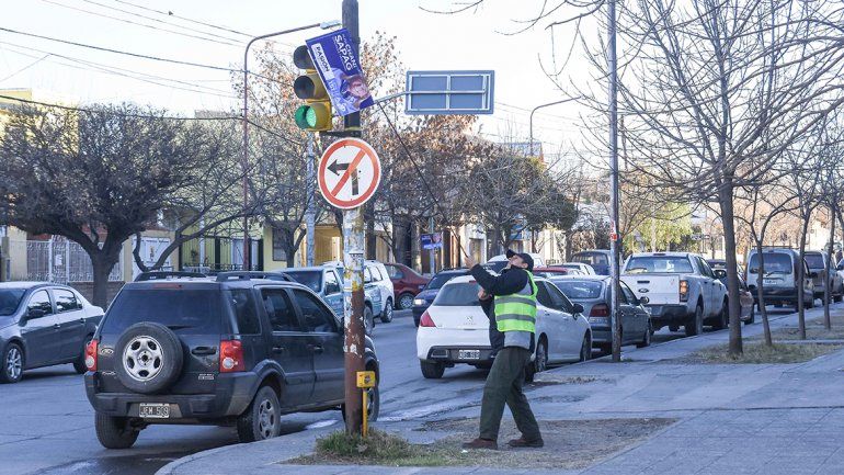 Municipales denunciaron que los amenazaron con un arma de fuego por retirar afiches políticos