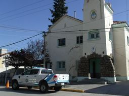 Los agentes de la Comisaría 5ta realizaban un patrullaje preventivo cuando observaron al hombre saltar las rejas de una vivienda. Los agentes de la Comisaría 5ta realizaban un patrullaje preventivo cuando observaron al hombre saltar las rejas de una vivienda.