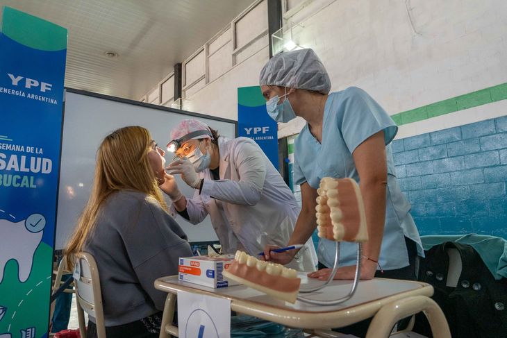Casi 900 adolescentes de Sierra Grande recibieron controles dentales Casi 900 adolescentes de Sierra Grande recibieron controles dentales