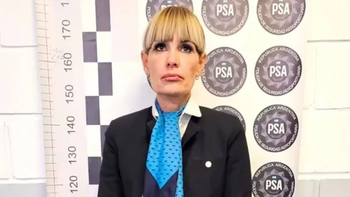 quien es la azafata detenida por la amenaza de bomba en el vuelo que iba a miami quien es la azafata detenida por la amenaza de bomba en el vuelo que iba a miami