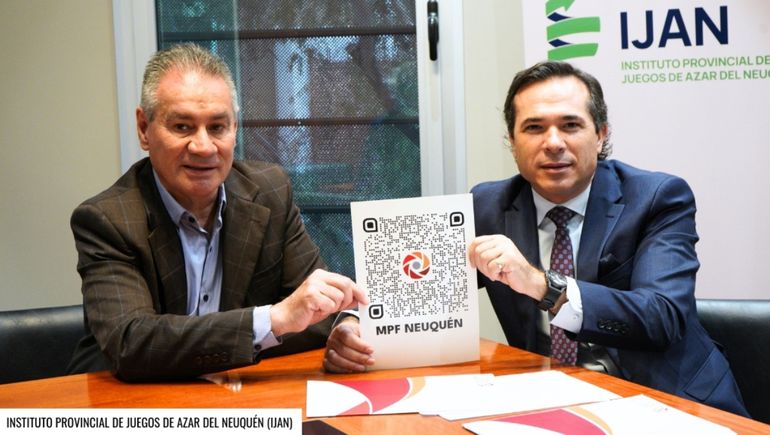 El fiscal general José Gerez junto al titular del IJAN