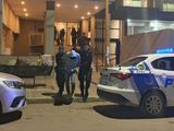 Uno de los detenidos, cuando es retirado del edificio de Yrigoyen casi Brentana. 