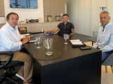 El Gobernador en la últma reunión que mantuvo en Viedma con el presidente de la Federación de Productores y su ministro de Producción.