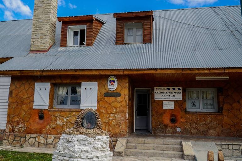 Un ex policía fue brutalmente golpeado en un bar: está en grave estado, internado en Neuquén