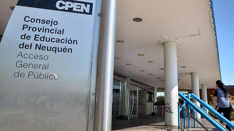 El consejo Provincial de Educación es la caja de resonancia de los certificados truchos de los profesionales. El consejo Provincial de Educación es la caja de resonancia de los certificados truchos de los profesionales.