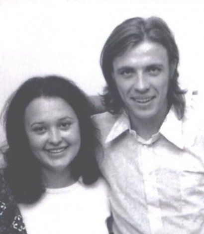 Graciela Romero estaba embarazada de cinco meses cuando fue secuestrada junto a su esposo, Raúl Metz, en Cutral Co el 16 de diciembre de 1976. Tuvo a su hijo en cautiverio. Graciela y Raúl continúan desaparecidos.