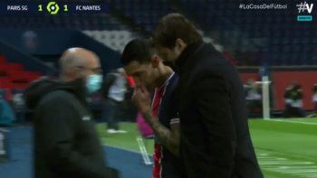 Ángel Di María tuvo que dejar el campo tras enterarse del robo que sufrió su familia. Ángel Di María tuvo que dejar el campo tras enterarse del robo que sufrió su familia.