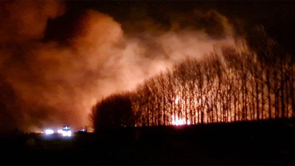 Impresionante incendio arrasó con una chacra y un frigorífico