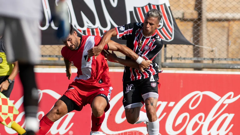 Chacarita jugaba contra Deportivo Maipú. Chacarita jugaba contra Deportivo Maipú.