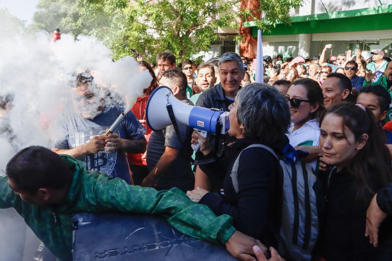 La asamblea de ATE se desarrolló en un tenso clima / Foto