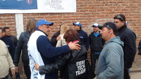 Salen a bancar a los trabajadores de Interlagos