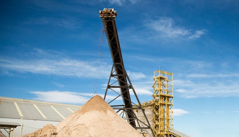 Presentaron un recurso de amparo por la arena para Vaca Muerta