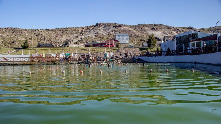 Cada vez más gente joven llega a conocer las termas de Copahue