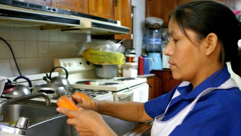 Anuncian aumento para las empleadas domésticas: cuál será el nuevo sueldo