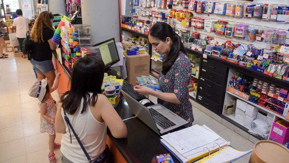 Las librerías aseguran que, de momento, no hay grandes volúmenes de venta, pero que&nbsp; la gente consulta precios.