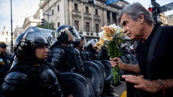 Nuevo miércoles de protesta de jubilados terminó con incidentes