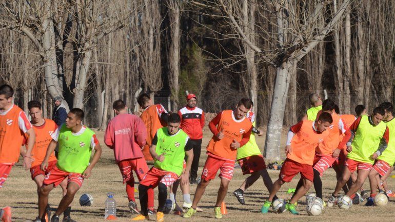 Bajo las órdenes del nuevo entrenador y del profe Zambón