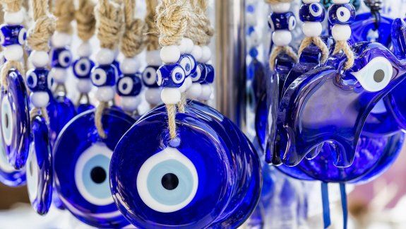 Si se lo considera como algo psíquico, la mejor protección y prevención en su contra es la purificación y fortalecimiento del campo energético de la persona y todo su entorno.