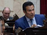 Llancafilo denunció que Santiago Caputo eliminó a escondidas la tarifa reducida del gas