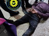 El hombre atrapado en la casa de la vecina tenía restricciones de acercamiento y era vigilado con una tobillera electrónica. 