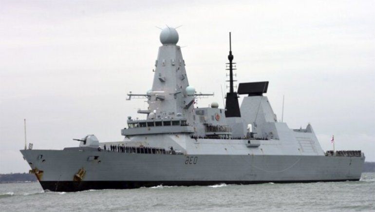 Aviones y barcos rusos apuntaron a un buque de guerra británico