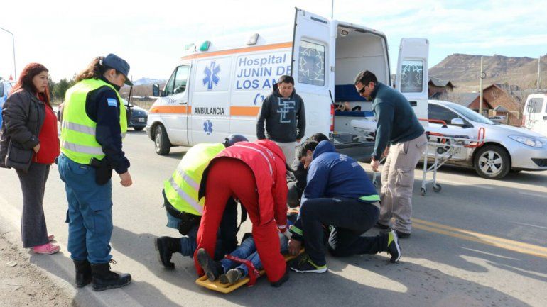 Por esquivar un perro en la Ruta 40, una motociclista resultó herida