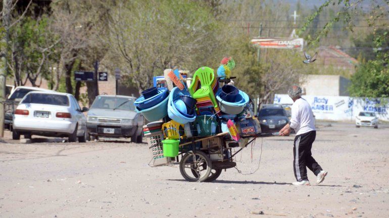 La venta irregular en las calles de Zapala sigue en aumento.