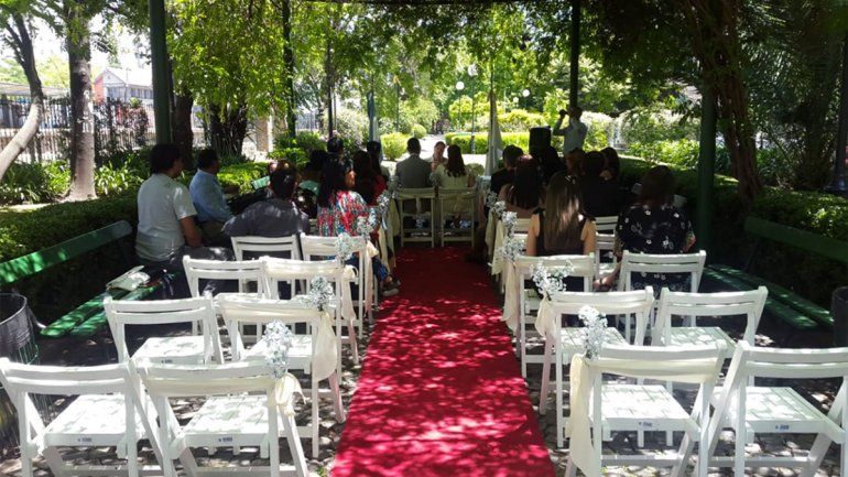 Con protocolos, volvieron los casamientos a domicilio