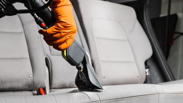 Para limpiar el tapizado es fundamental usar una aspiradora de boca chica. Para limpiar el tapizado es fundamental usar una aspiradora de boca chica.