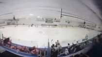El tiroteo ocurrió en un partido de hockey escolar en Rhode Island, Estados Unidos El tiroteo ocurrió en un partido de hockey escolar en Rhode Island, Estados Unidos
