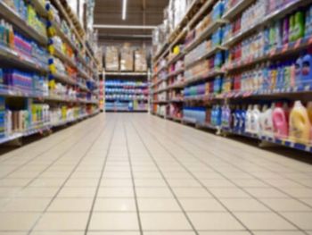 La inflación de mayo estará más baja que en abril, pero cosultores dudan todavía del programa.