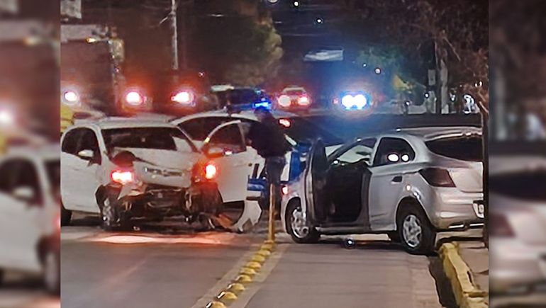 ¿Otro más? Fuerte choque en la calle Bahía Blanca, el quinto en un mes