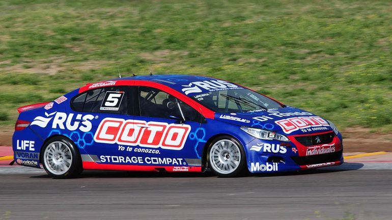 Manuel Urcera con el Peugeot 408 del Larrauri Racing en el TN.