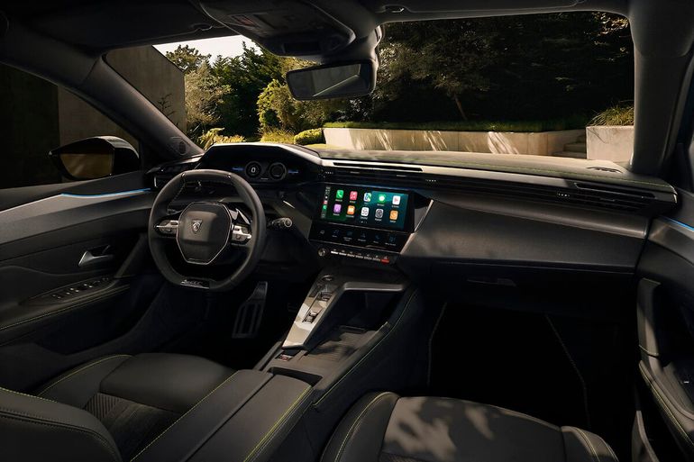 El volante compacto y el cuadro digital elevado ya son una marca registrada de Peugeot y dicen presente también en el nuevo 308. Foto: Stellantis: El volante compacto y el cuadro digital elevado ya son una marca registrada de Peugeot y dicen presente también en el nuevo 308. Foto: Stellantis: