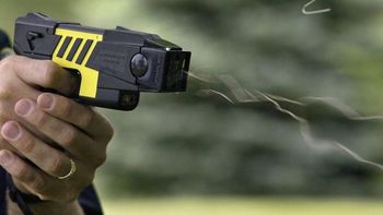 La Policía de Río Negro podrá utilizar pistolas taser. Provocan descargas eléctricas. | LM Neuquen La Policía de Río Negro podrá utilizar pistolas taser. Provocan descargas eléctricas.