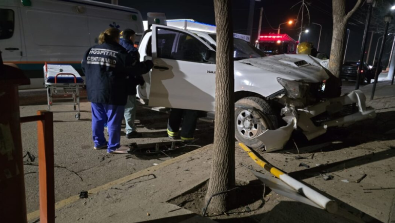 Personas que aguardaban el colectivo en una garita del sector intentaron ayudar a las ocupantes a salir del vehículo, pero no pudieron. Personas que aguardaban el colectivo en una garita del sector intentaron ayudar a las ocupantes a salir del vehículo, pero no pudieron.