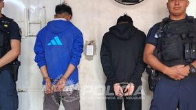 Intentaron robar un comercio, los vieron por las cámaras y fueron detenidos | LM Neuquen Intentaron robar un comercio, los vieron por las cámaras y fueron detenidos