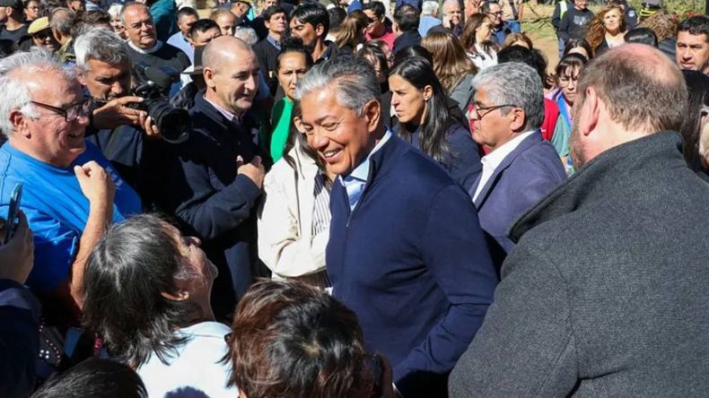 Alto Neuquén: intendentes y espacios afines a Rolando Figueroa reparten barajas pensando en 2027